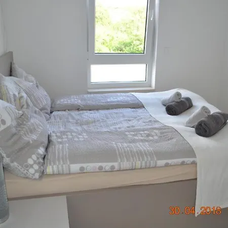 My Paradies - Penthouse*** Apartman Njivice